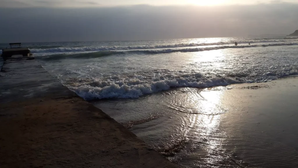 corfu arillas beach waves 3 1920w 1024x576